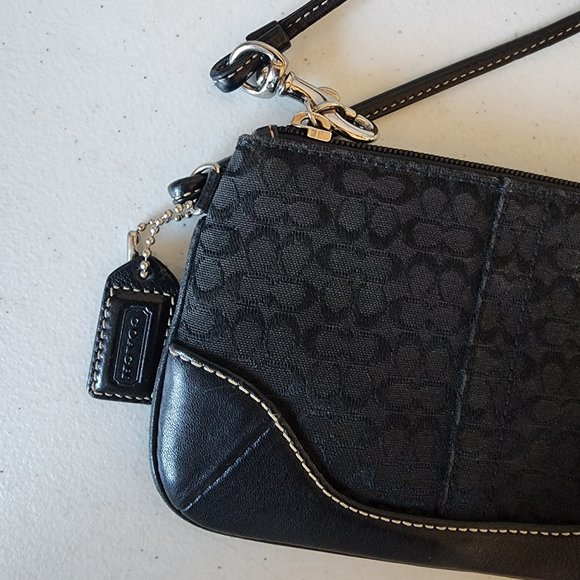 Coach Coin/Wristlet "EUC" - Picture 8 of 11